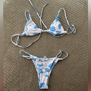 Pattern: Blue and white cow print